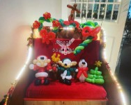 Santa Claus, Reindeer, Elf, Snowman, Gingerbread Man, Mistletoe Wreath, Candy Cane and Christmas Tree Christmas Balloon Sculptures Thumbnail